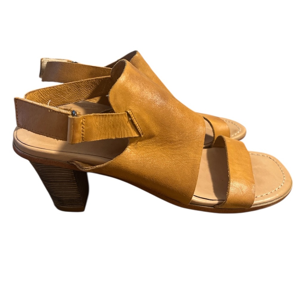 Antelope leather heeled sandal